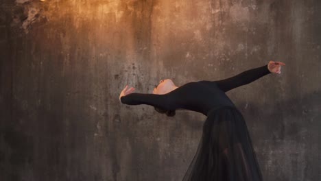bailarina de ballet en una postura de baile contemporáneo