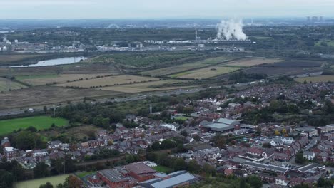 Stadtlandschaft-Der-Englischen-Industrie-Mit-Blick-Auf-Die-Autobahn-Und-Das-Kraftwerk-Aus-Der-Luft