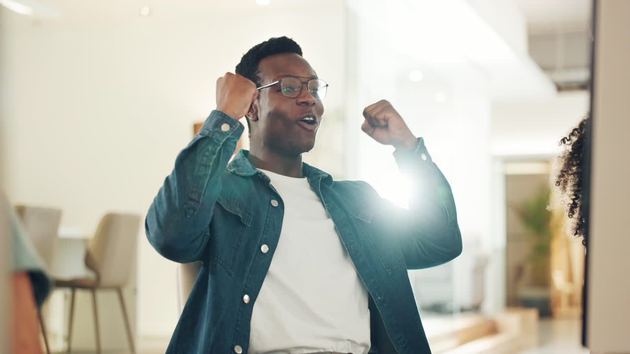 흥분 된 사업가, 성공