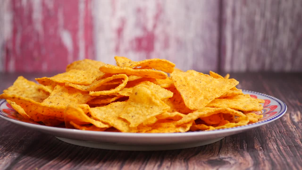 Pila di patatine nacho