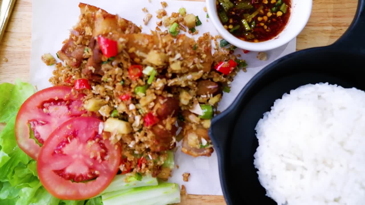 과 채소와 함께 맛있는 태국 음식