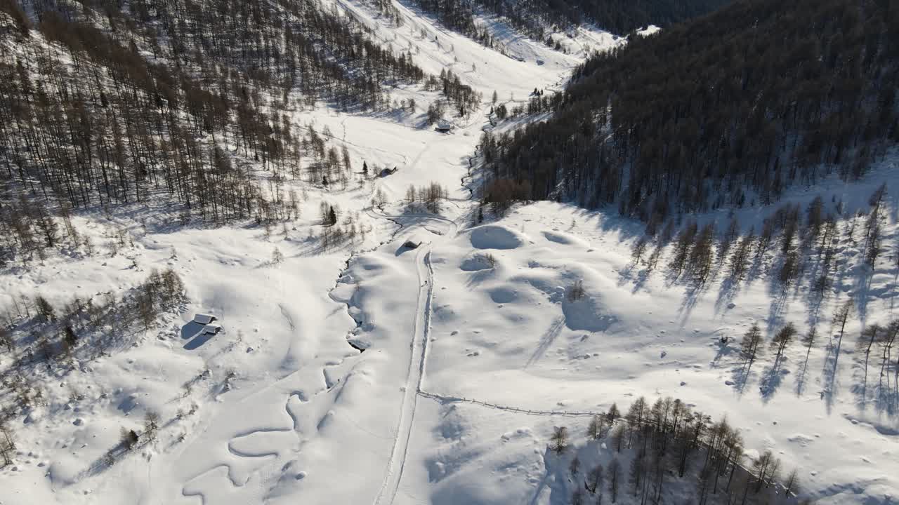 maravillosa fotografía aérea con drones de las montañas italianas, altfasstal