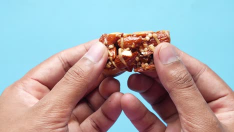 almond brittle in hands