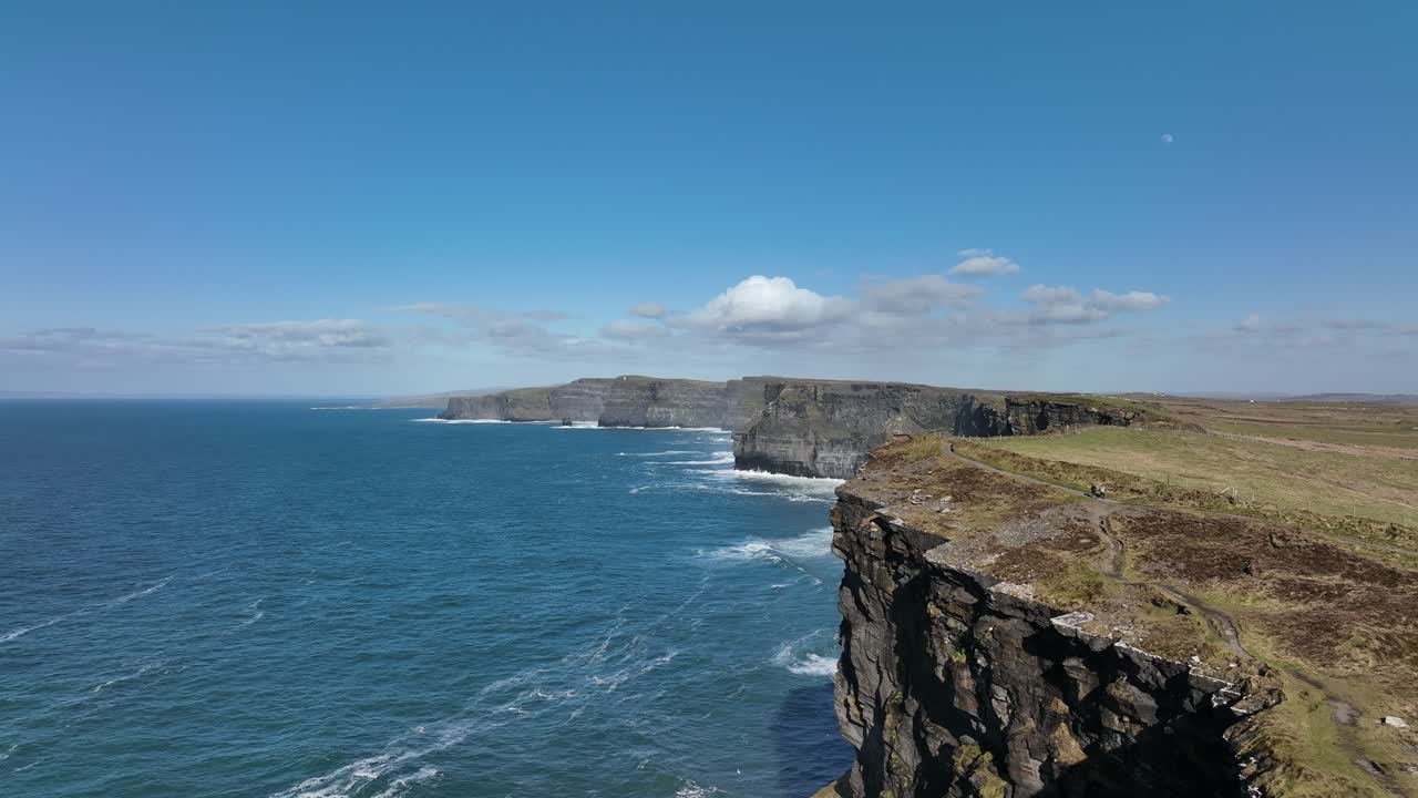 acantilados de moher 1 - turismo en irlanda - vista aérea estabilizada en 4k