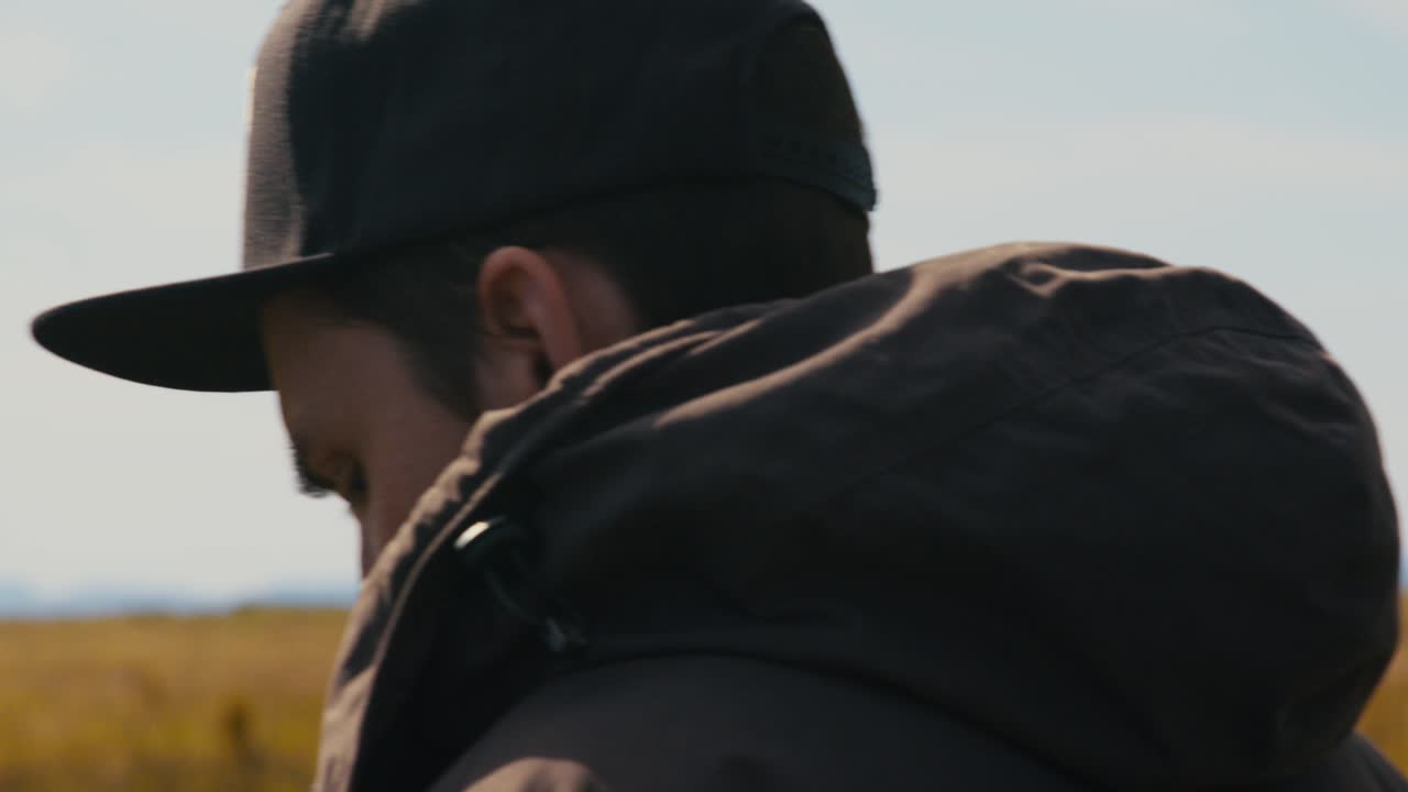 뒤에서 촬영 한 아이슬란드의 들판 사진을 찍는 전문 사진