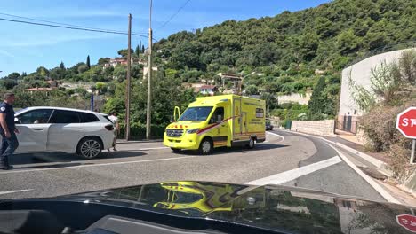 emergency vehicle and stopped cars at intersection