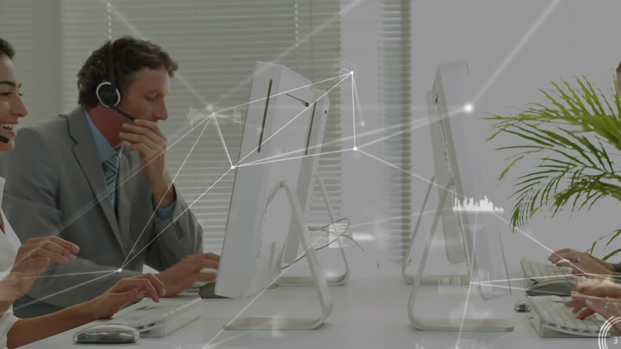 animación de la red de conexiones a través de personas de negocios que usan auriculares telefónicos