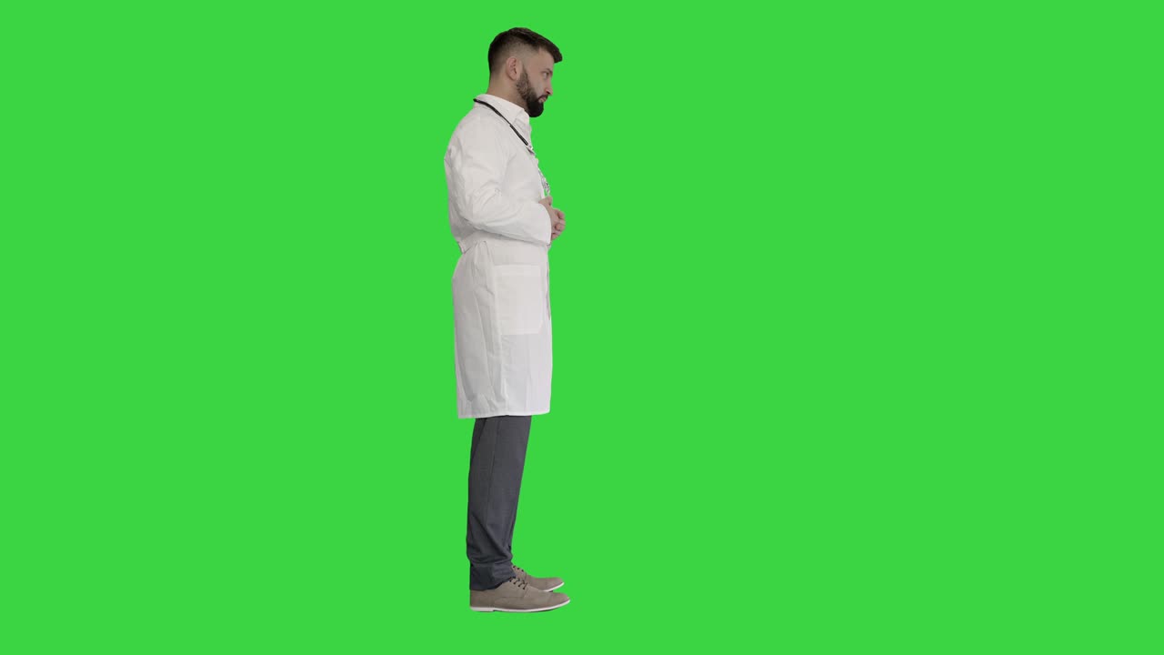 Dottore con la barba in piedi su Green Screen, Chroma Key
