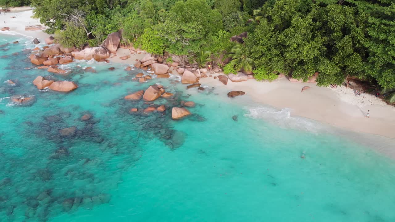 vista aérea de las playas más hermosas y aguas turquesas de las seychelles