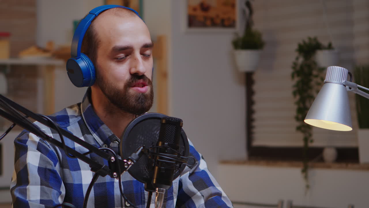 hombre hablando de éxito