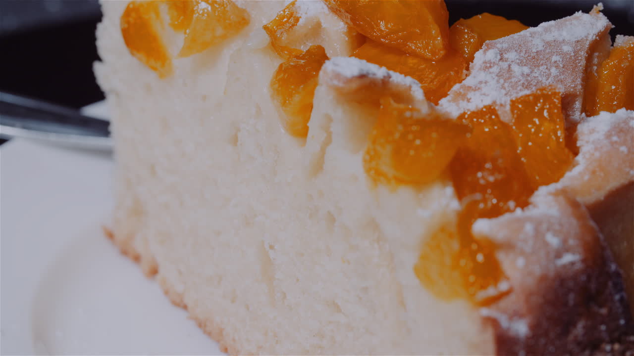 접시 회전 10에 전통적인 과일 케이크