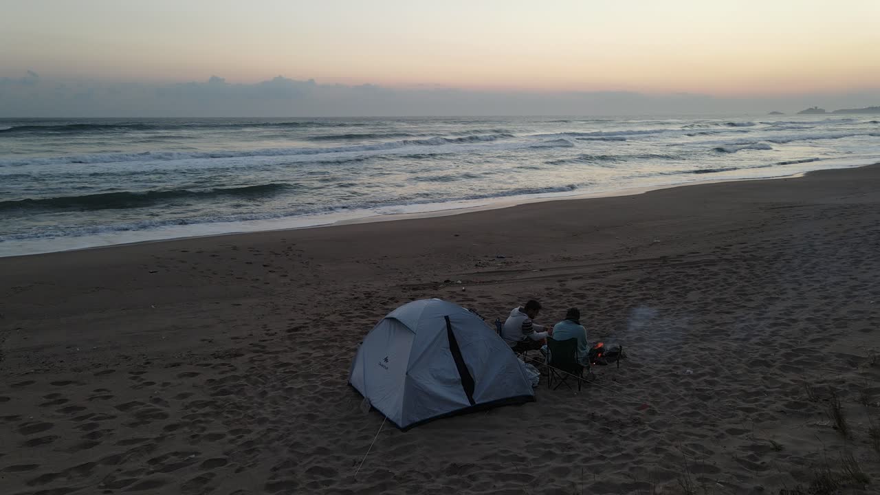 아침에 캠핑 텐트