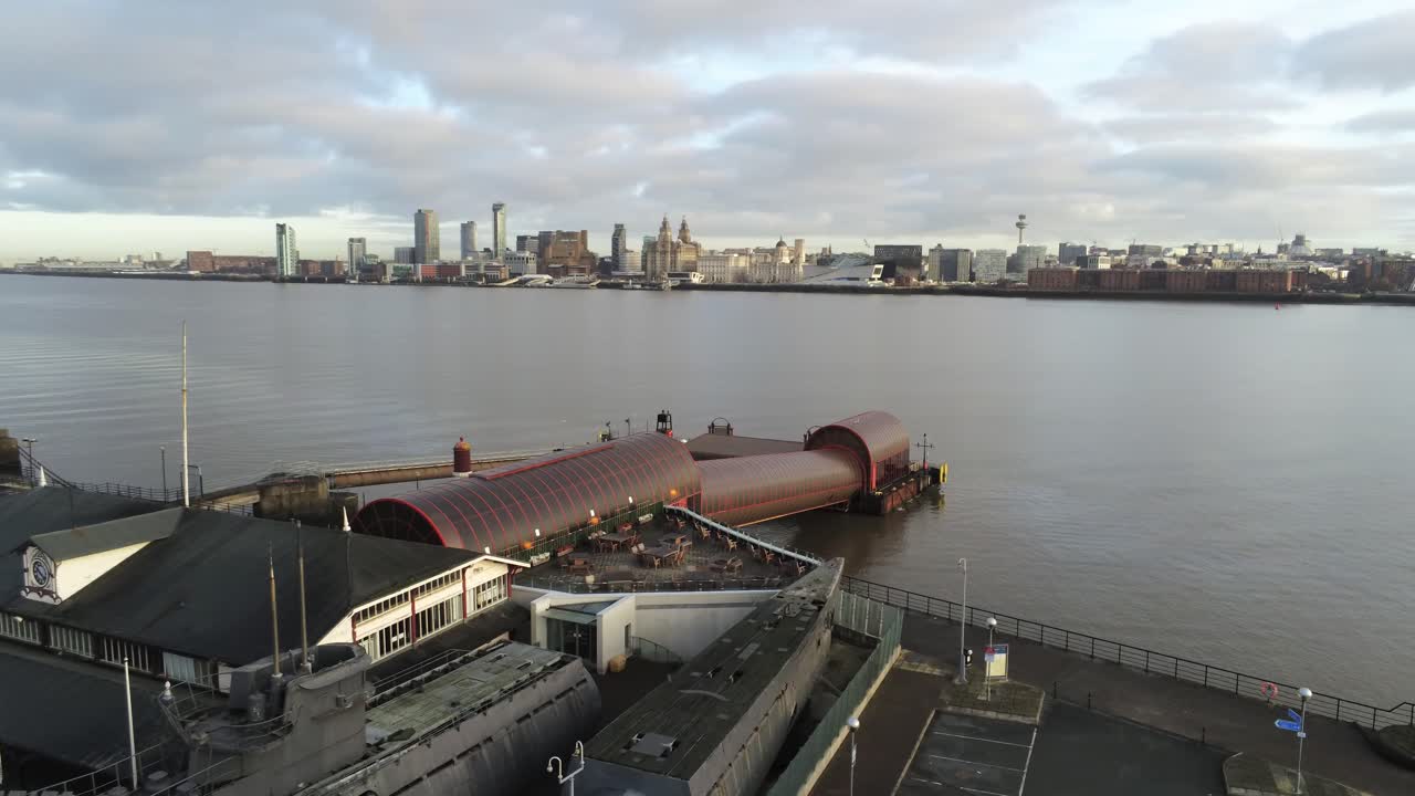 우드사이드 페리 빌리지 터미널 조감도 버켄헤드 리버풀 하버 스카이라인 저궤도 우측