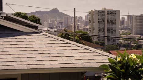 honolulu hawaii urbano con tejados suburbanos en primer plano