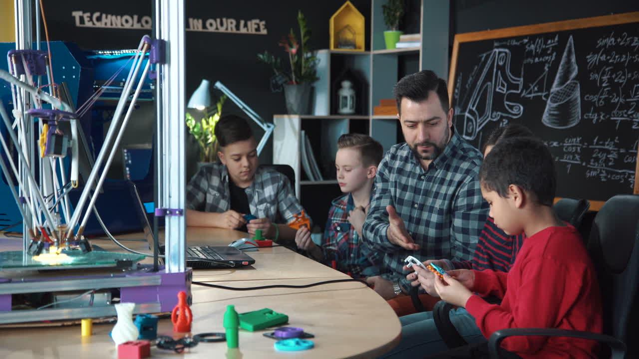 los niños aprenden a imprimir en 3d