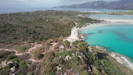 torre di porto giunco, cerdeña: vista aérea en órbita y cerca de la torre di porto giunco en el cabo carbonara y el color turquesa del mar