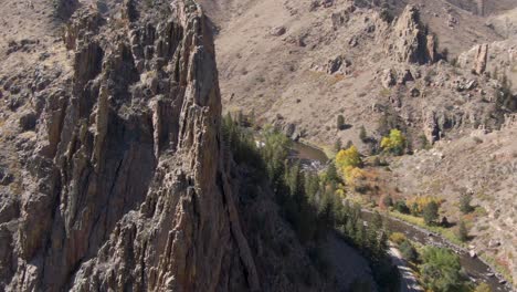Luftaufnahme-Eines-Stacheligen-Bergrückens-In-Den-Rocky-Mountains-Colorados