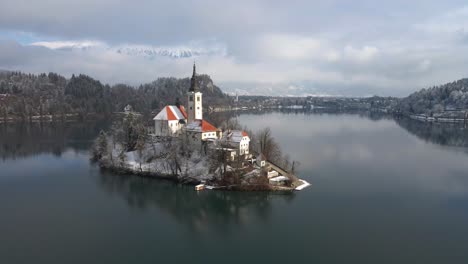 Winter-Antenne-Bleder-See-Wallfahrtskirche-Himmelfahrt-Maria-Schöner-Tag