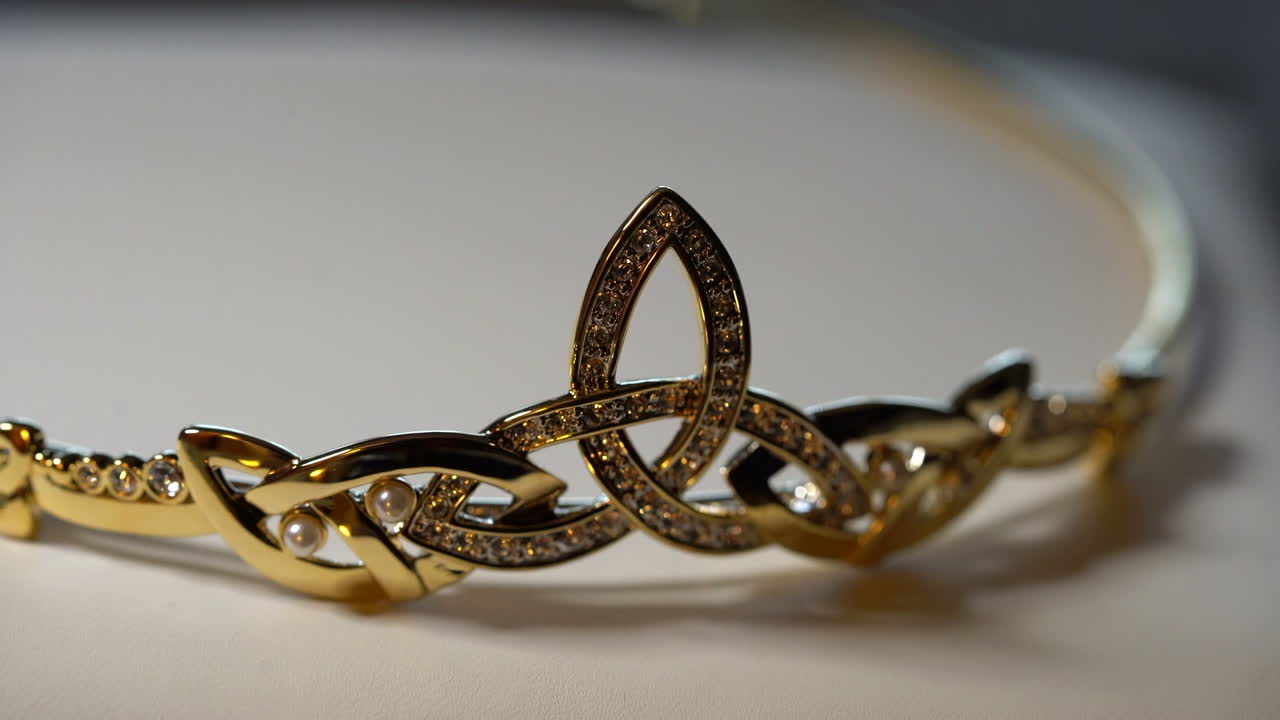 foto panorámica ligera de una tiera de nudo trinity