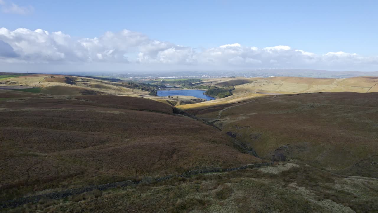 새들워스 무어, 윈디 힐, 요크셔, 영국의 드론 영상
