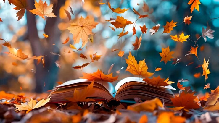 Un libro aperto circondato da foglie autunnali