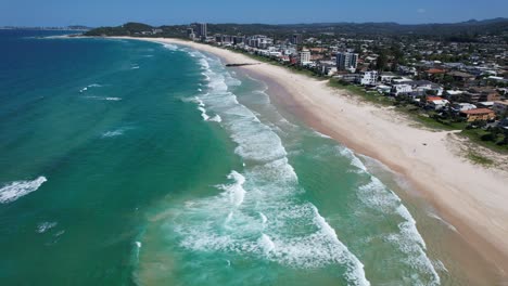 Palm-Beach---Costa-Dorada-Del-Sur,-Queensland,-Queensland---Australia---Disparo-De-Un-Dron