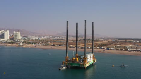 Campo-De-Gas-Natural-En-El-Mar-Cerca-De-La-Costa-De-Israel-Y-La-Playa-De-Hadatiyim,-Toma-Aérea