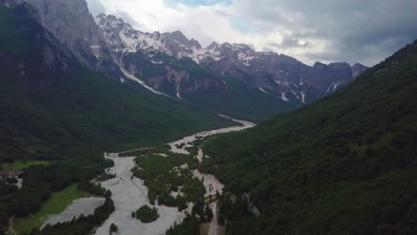 Der-Wilde-Und-Schroffe-Nationalpark-Valbona-Valley-In-Den-Albanischen-Alpen,-Osteuropa