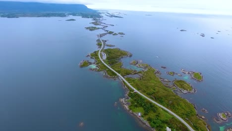 fotografía aérea de la carretera del océano atlántico.
