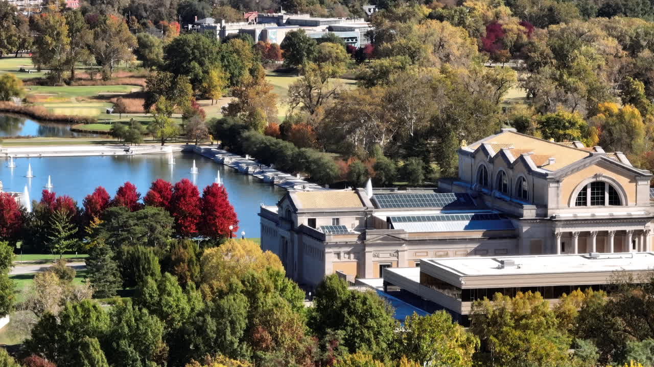 세인트루이스 미술관과 세인트루이스의 포레스트 파크에 있는 그랜드 베신의 화려한 공중 풍경