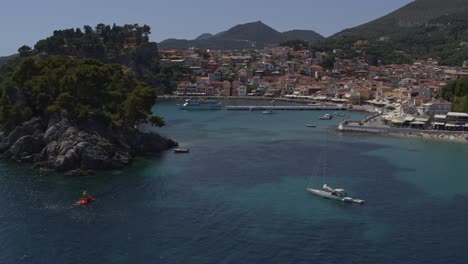 Antena---Ciudad-De-Parga,-Epirus,-Grecia-Toma-General---Toma-En-Dji-Inspire-2x7-Raw