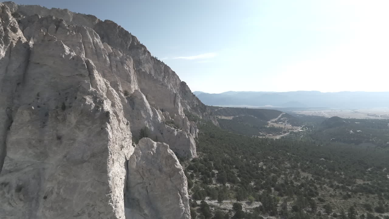Montagne Rocciose del Colorado, Scogliere di Gesso, ripresa panoramica con drone.