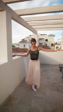 bailarina de ballet en el techo