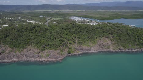 Scenic-Coast-Of-Four-Mile-Beach-In-Port-Douglas,-Queensland,-Australia---aerial-shot