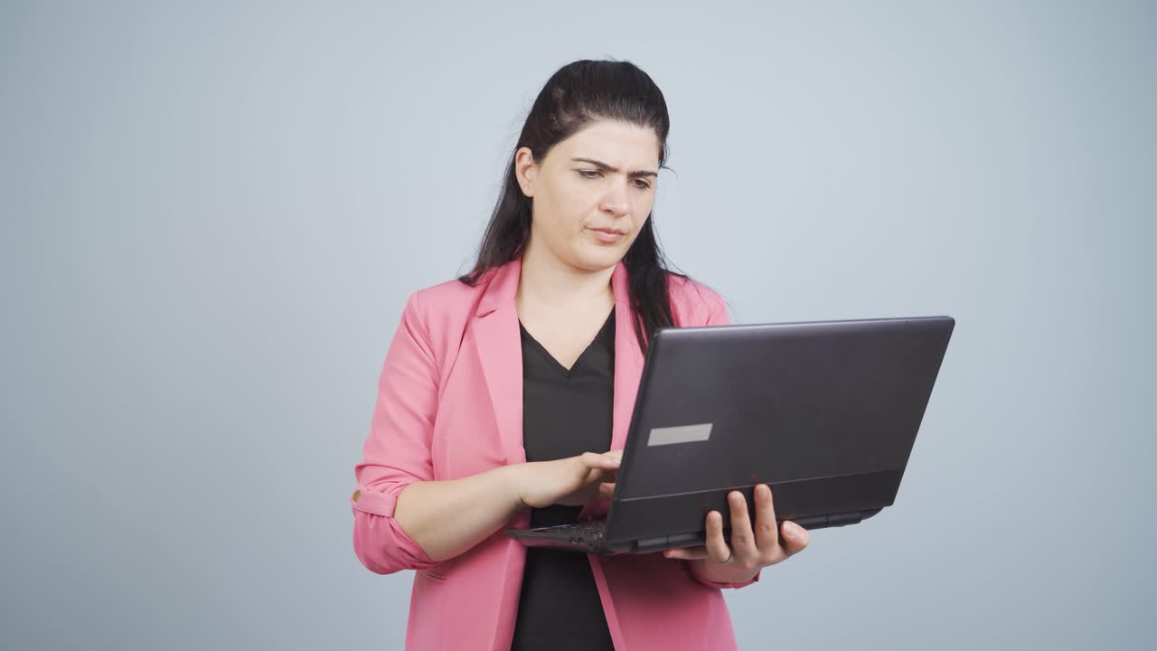 dolor en la muñeca.