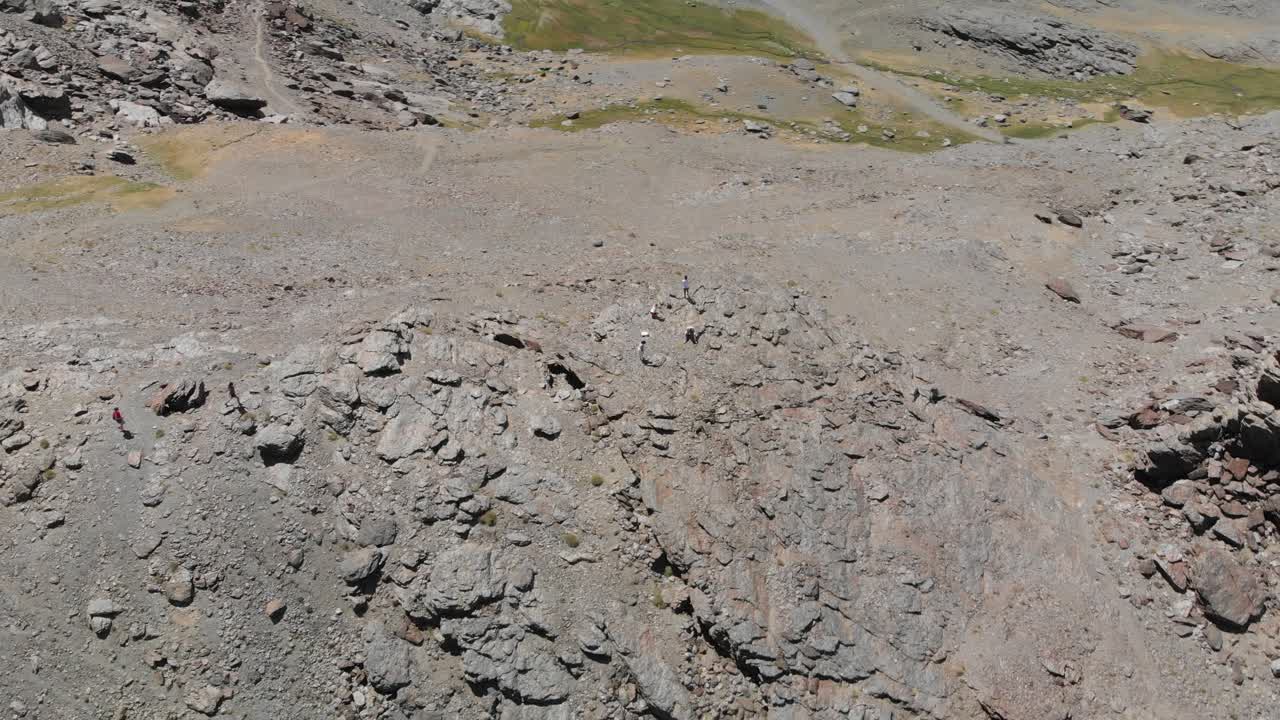 испания гранада сьерра-невада лето 4k сверху и снизу с помощью дрона и экшн-камеры stabilised-7