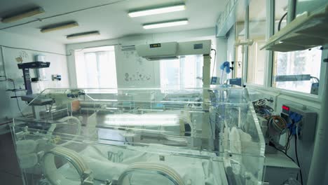 labour ward with an empty incubator for babies