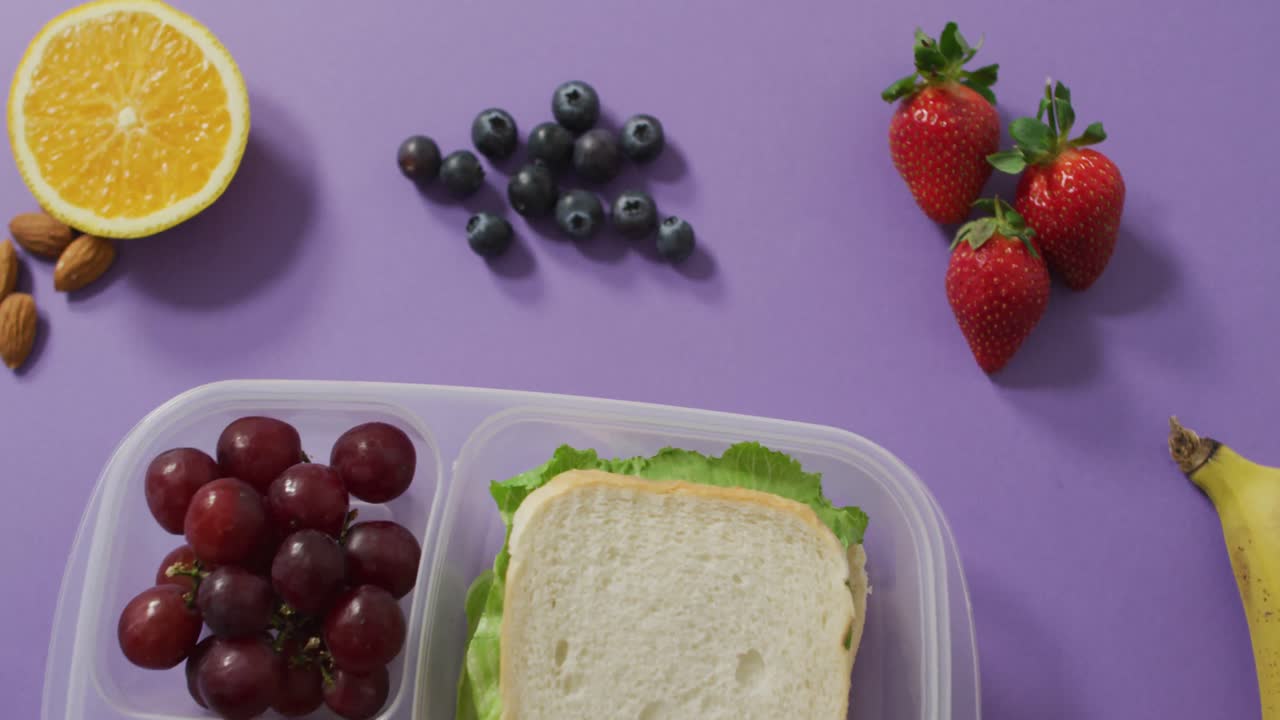 vídeo de un almuerzo envasado saludable de frutas y verduras