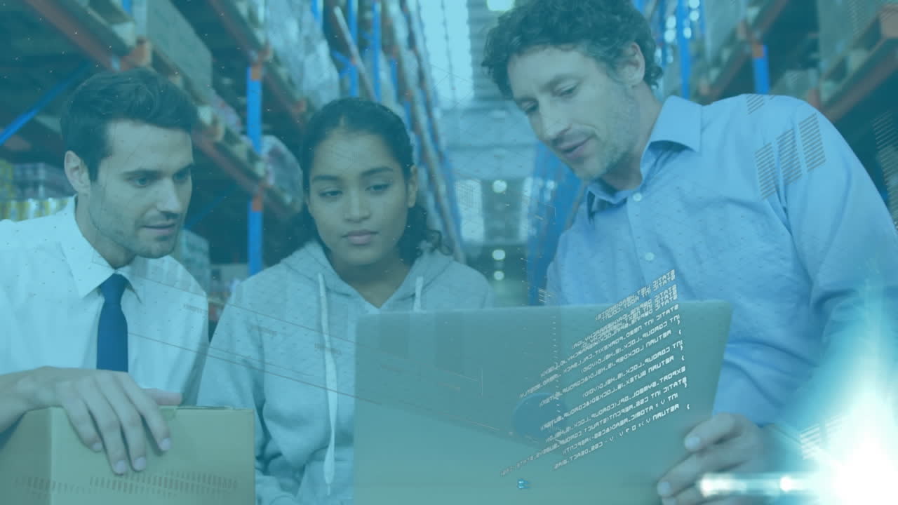 animación del procesamiento de datos sobre diversos trabajadores en el almacén