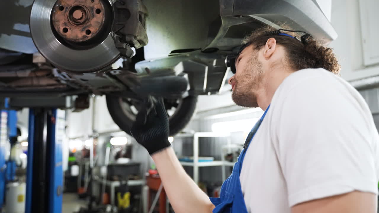 mecanico en el taller