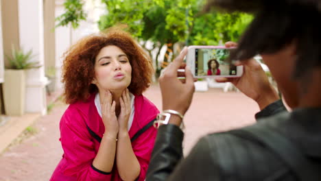 amigos de moda tomando fotos