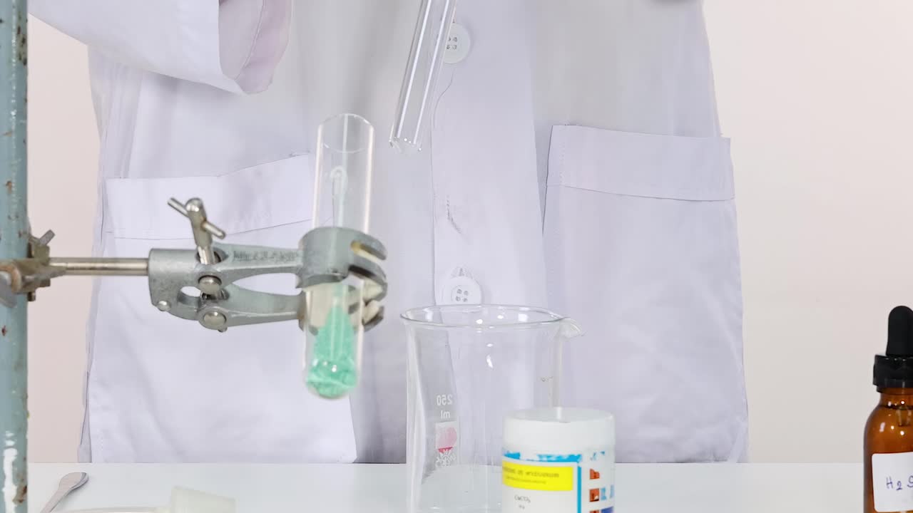 experimento científico en un laboratorio