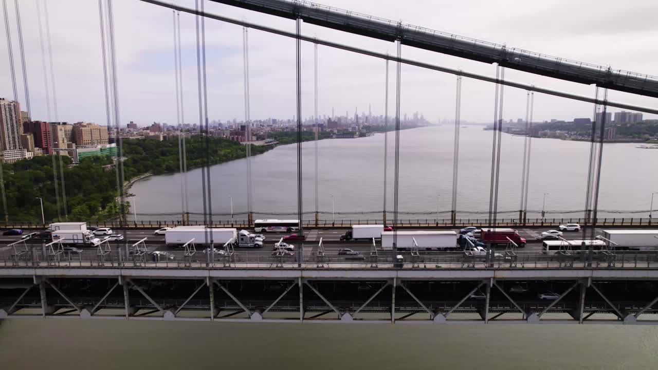 Trucks entering and leaving New York from New Jersey