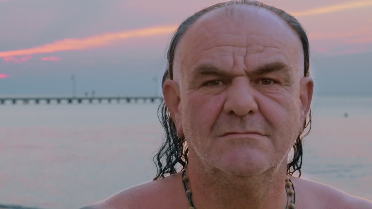 웃는 노인 야외