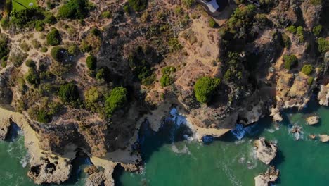 Drone-top-shot-of-the-coast-in-Lagos,-Algarve