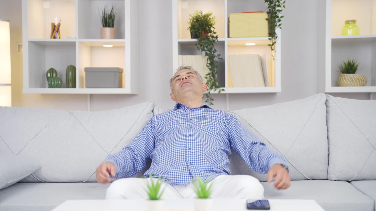 편안하고 행복하고 평화로운 사람.