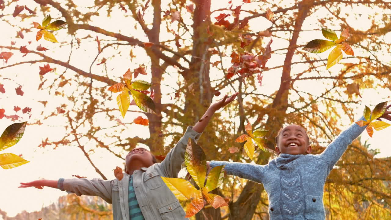 animación de hojas de otoño que caen sobre hermanos africanos americanos felices en el parque de otoño