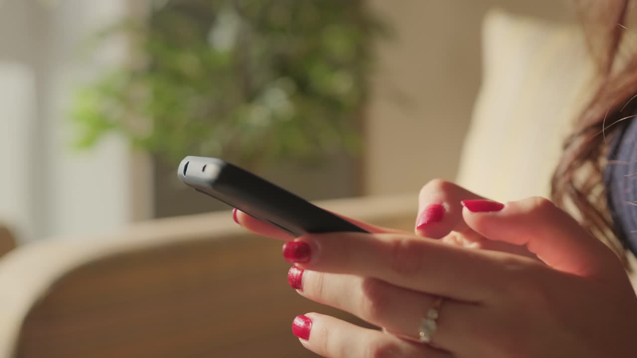 mujer con smartphone