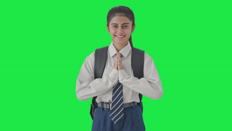 Feliz-Colegiala-India-Haciendo-Namaste-Pantalla-Verde