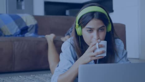 animación de iconos blancos volando sobre una adolescente que lleva auriculares